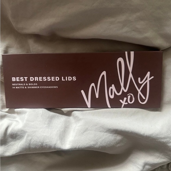 NEW Mally Best Dressed Lids Palette - Picture 1 of 5